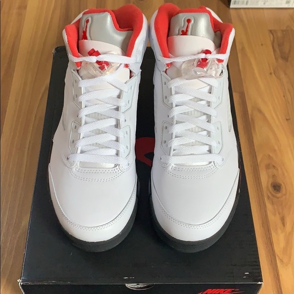 🚨SOLD🚨Jordan 5 Fire Red Retro - Picture 2 of 5
